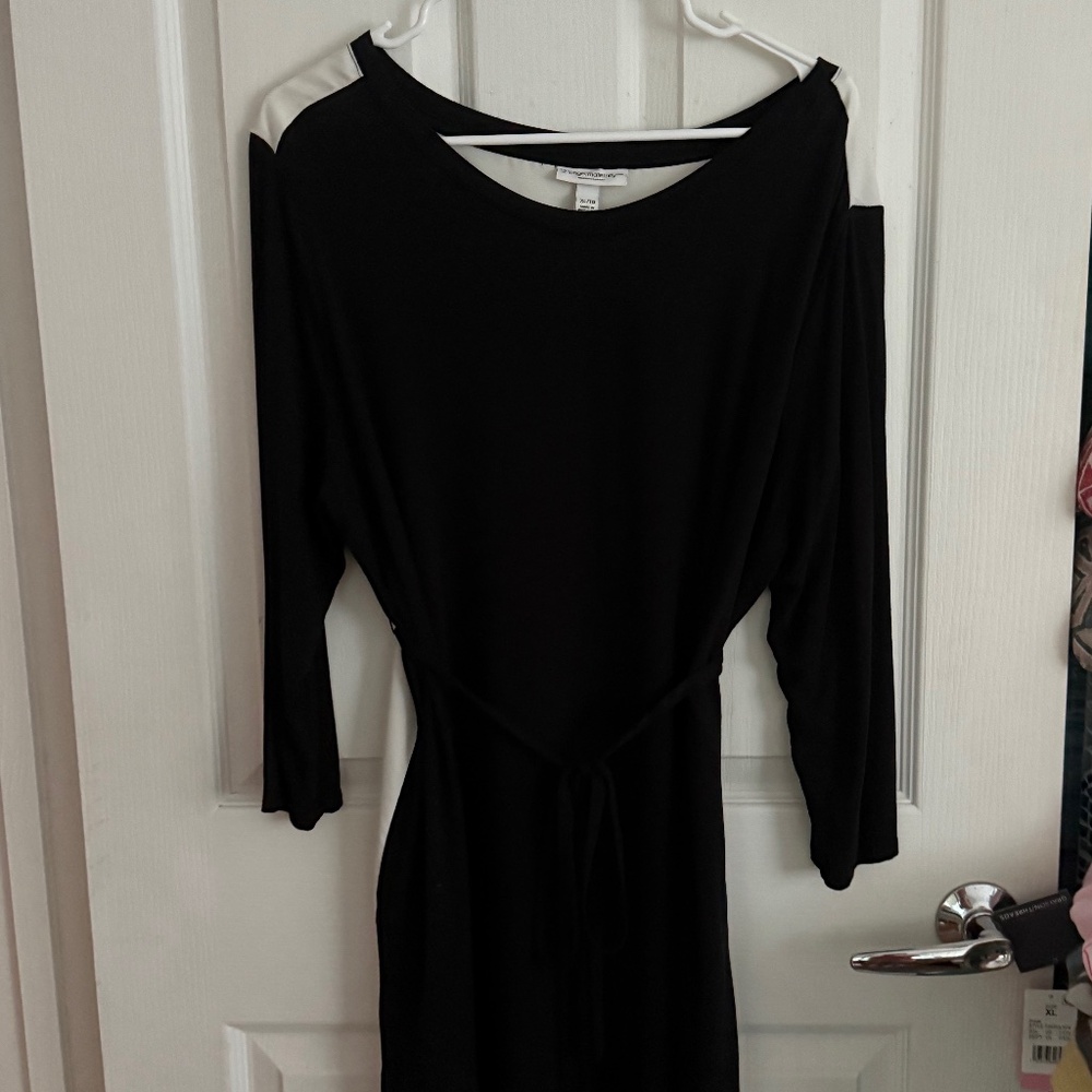Destination Materinty Black and Cream Top